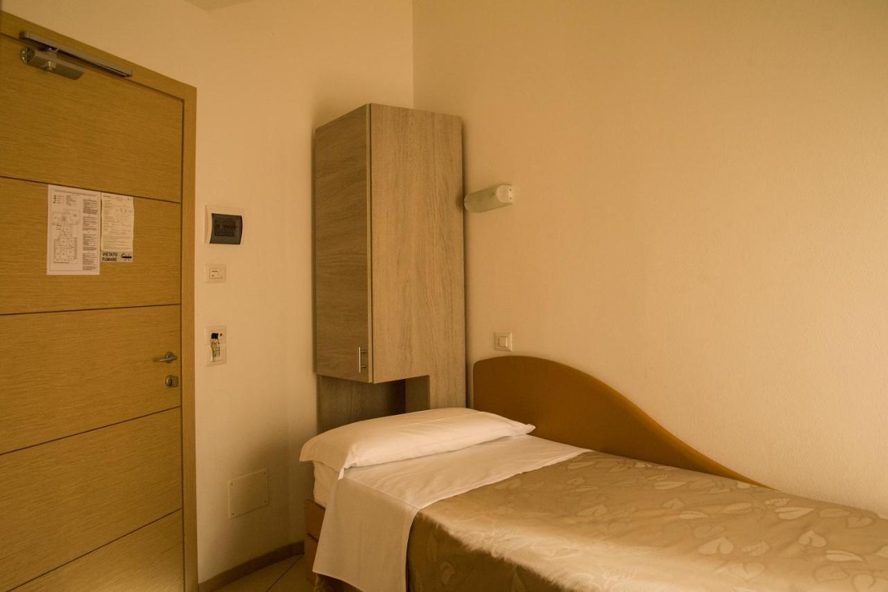 Hotel Villa Enea Cattolica Pokoj fotografie